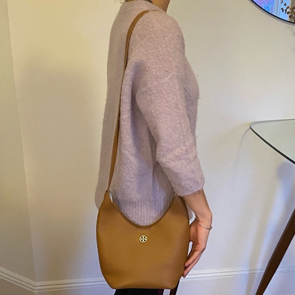 Tory Burch tan crossbody bucket bag - Picture 6 of 7